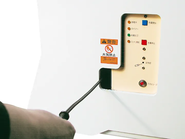 コードリール式充電器