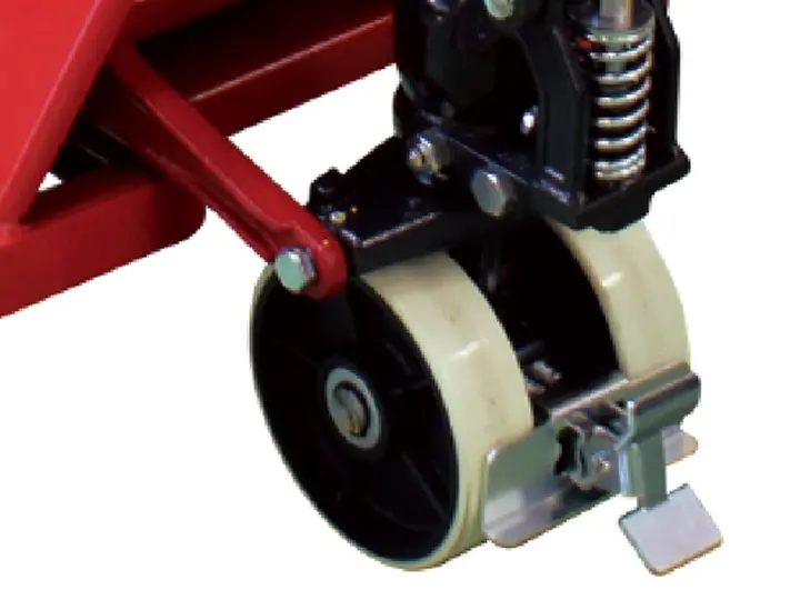 タイヤ跡がつきにくいホワイトタイヤを全車輪に採用