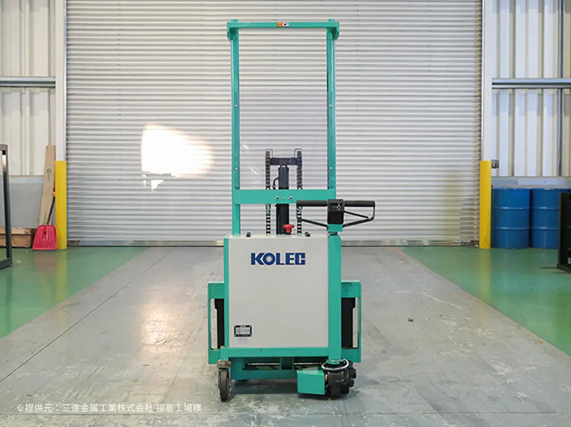 軽量・小型ながらパワフルなリフター。階上作業にも最適な電動走行タイプ。
