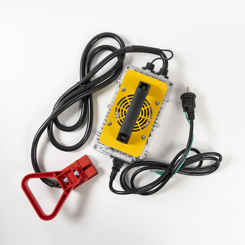 BATTERY CHARGER